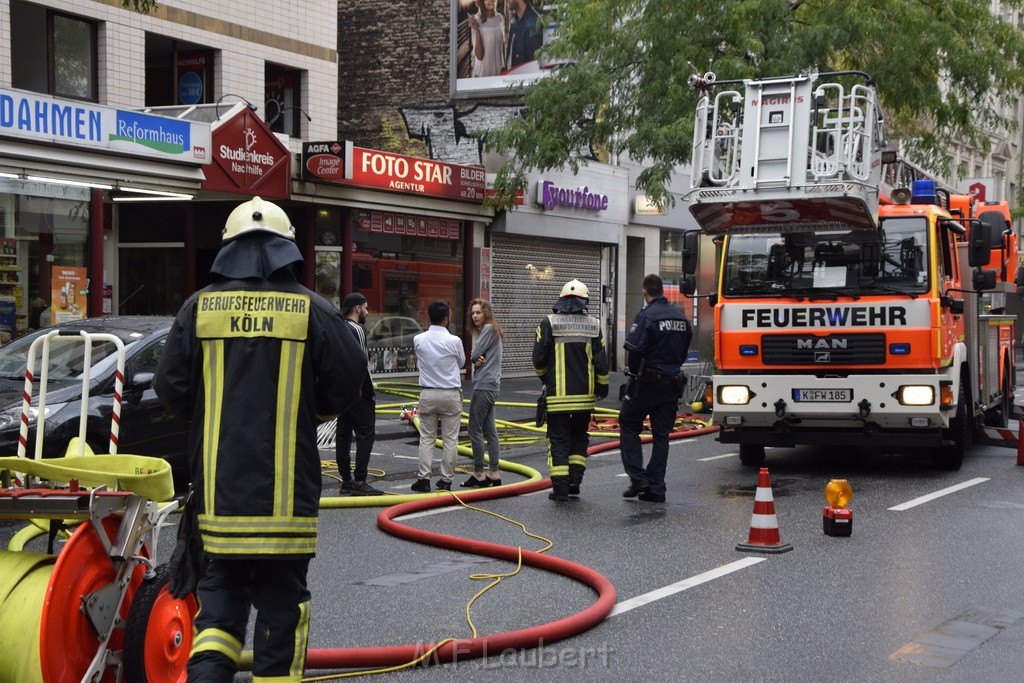 Feuer 2 Koeln Nippes Neusserstr P155.JPG - Miklos Laubert